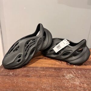 YZY Foam Runner Unisex Adult Size 8